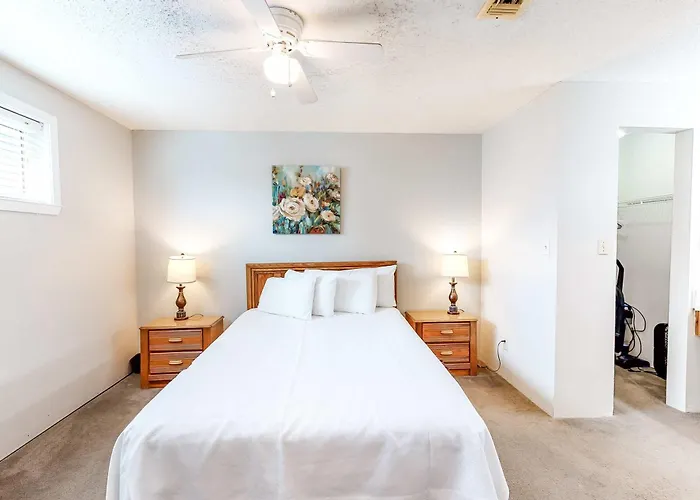 Bright With Pool Access Cozy Patio A Washer&dryer *