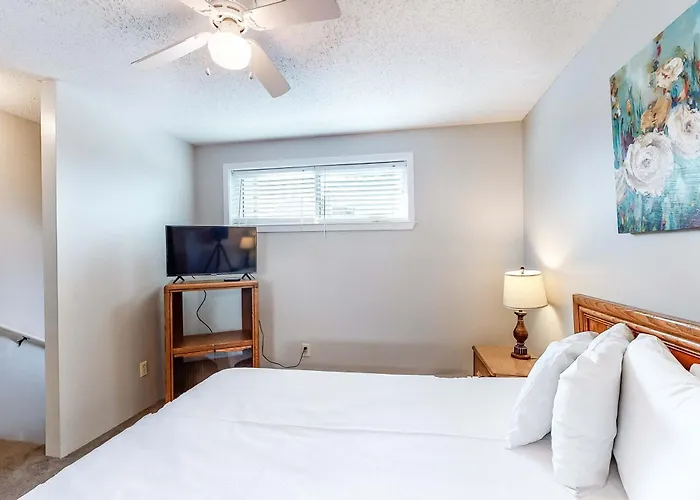 Bright With Pool Access Cozy Patio A Washer&dryer Apartment