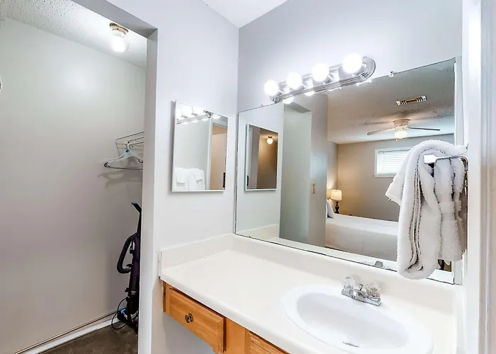 Apartment Bright With Pool Access Cozy Patio A Washer&dryer *