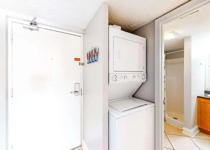 Bright With Pool Access Cozy Patio A Washer&dryer