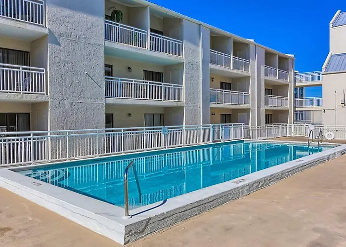 Apartment Bright With Pool Access Cozy Patio A Washer&dryer