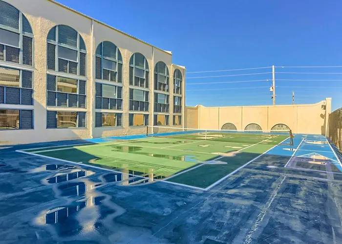 Bright With Pool Access Cozy Patio A Washer&dryer *